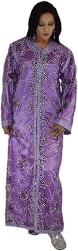 Bridal caftan in a pastel color with embroidery and shiny fabric for a pre-wedding event.